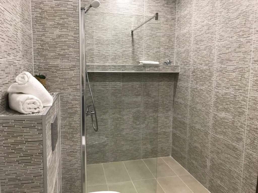 Modern Apartment Kutaisi Esterno foto